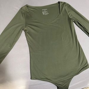 Reoria body suit size small never worn